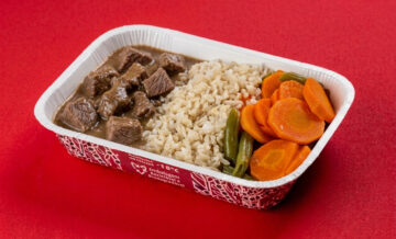 Estrogonofe de filé mignon com arroz integral e legumes no azeite 400g