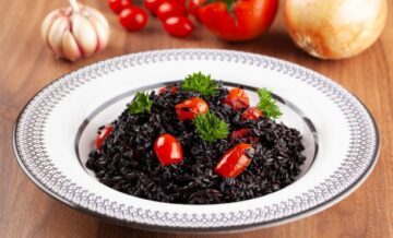 Arroz negro com tomate e manjericão congelado 180g