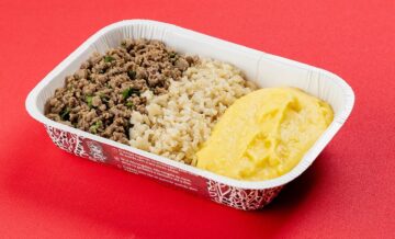Carne moída refogada com cebolinha, arroz integral e purê de mandioquinha 4...