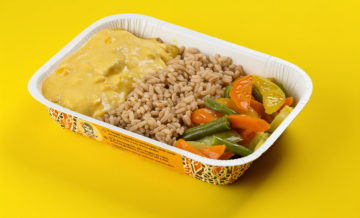 Estrogonofe de filé de frango com arroz integral e legumes 400g