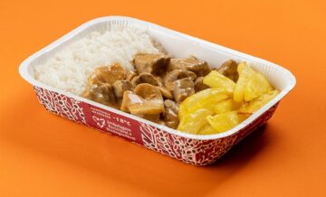 Estrogonofe de filé mignon, arroz branco e batata palito assada 400g