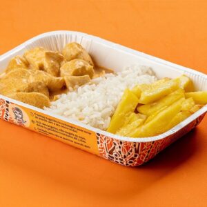 Estrogonofe de peito de frango com arroz branco e batatas na manteiga 400g
