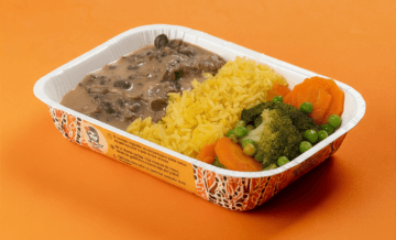 Filé Mignon em tiras com molho de shimeji, arroz jasmine e legumes