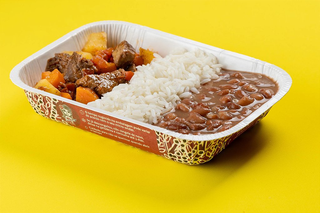 Picadinho com batata e cenoura, arroz branco e feijão carioca 400g