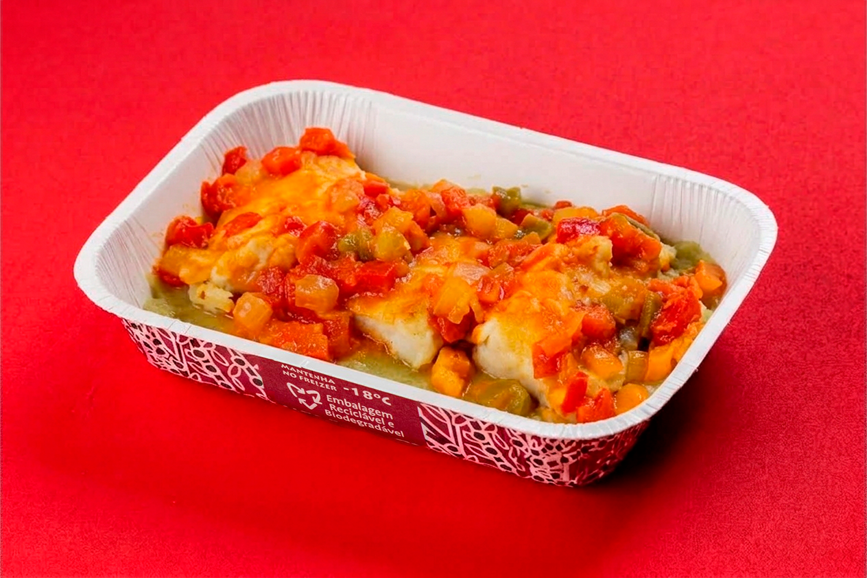 Saint Peter ao molho de pimentões e cebola com purê de batata doce 400g