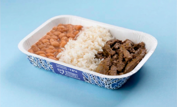 Tiras de fígado acebolado com arroz branco e feijão 400g